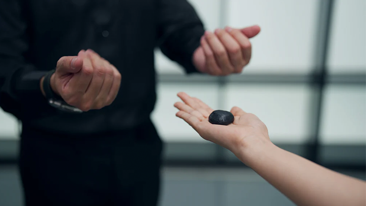 What Is Close-Up Magic? A Beginner's Guide to Magic That Happens Right in Your Face