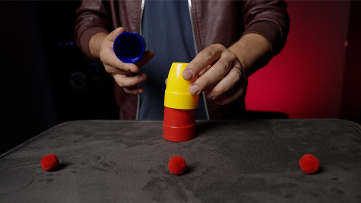CUPS AND BALLS (Gimmicks and Instructions)