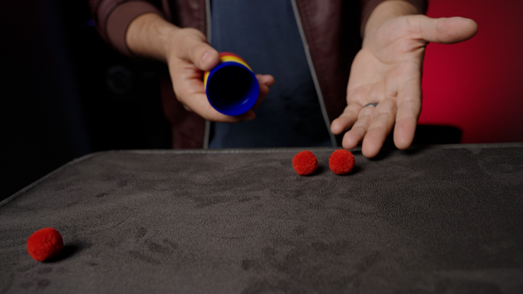 CUPS AND BALLS (Gimmicks and Instructions)