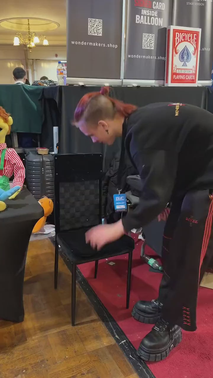 Damien O'Brien performs The Best Chair for Appearance at a magic convention: a teddy bear appears on the chair.